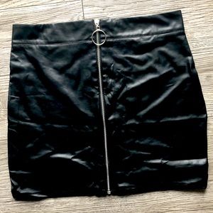 FAUX LEATHER MINI SKIRT
